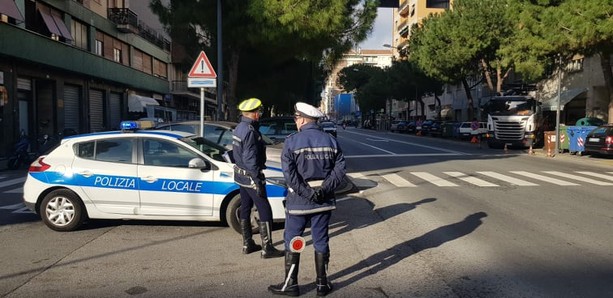 Savona, alla guida con falsa patente internazionale: deferito un cittadino nigeriano Savona, alla guida con falsa patente internazionale: deferito un cittadino nigeriano