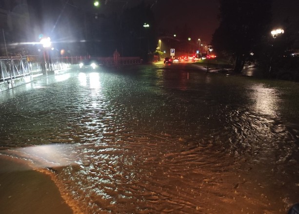 Maltempo sul Varesotto: allagamenti e traffico rallentato: «Piogge forti fino a metà giornata»