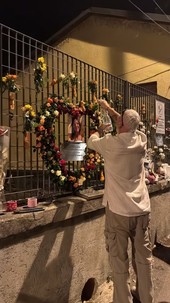 180 fiori per i 18 anni di Zoe Trinchero: il dolore e l'amore di una comunità 180 fiori per i 18 anni di Zoe Trinchero: il dolore e l'amore di una comunità