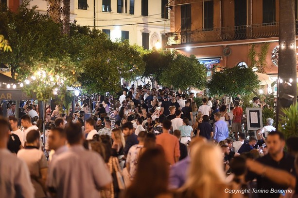Sanremo: tornano le proteste nelle piazze della movida &quot;Karaoke a mezzanotte, impossibile dormire&quot; (Video)