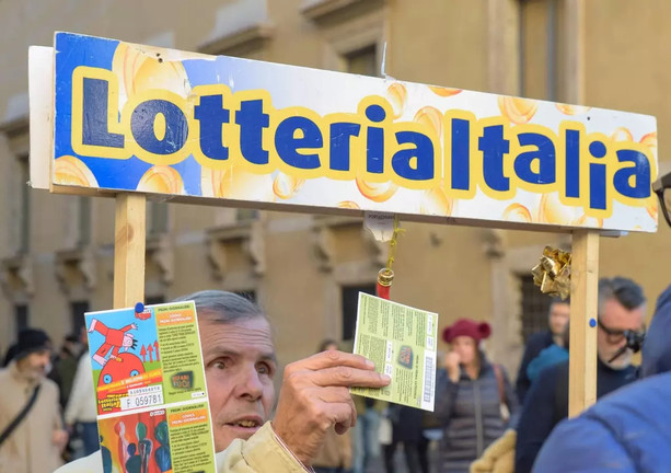 Lotteria Italia, se nel Lazio è grande festa, a Torino ci si accontenta dei premi di consolazione: ecco i tagliandi vincenti