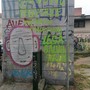 Raid vandalico sui muri al giardino Madre Teresa, ma le telecamere sono spente da settimane...