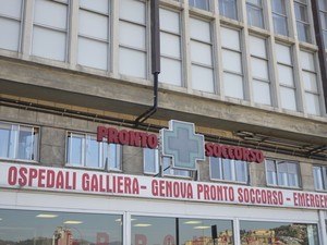Ospedale Galliera, operatrice aggredita e colpita all’addome