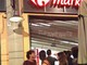Distrutta saracinesca del Carrefour durante la manifestazione per Gaza. La rabbia di chi c'era: &quot;Così si rovina tutto&quot;