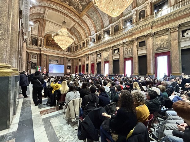 Giorno della memoria, a Palazzo Ducale la cerimonia ufficiale. Antonio Scurati: "La lotta per la democrazia è la democrazia stessa" Giorno della memoria, a Palazzo Ducale la cerimonia ufficiale. Antonio Scurati: "La lotta per la democrazia è la democrazia stessa"