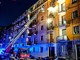 Esplosione nella notte in via Nizza: le fiamme fanno crollare il tetto dell'appartamento