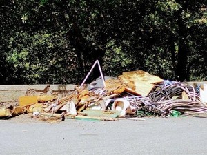 Pegli, rimossa una discarica abusiva lungo il torrente Varenna