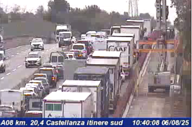 Schianto sull'Autolaghi: tre persone ferite e coda verso Milano