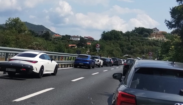 Incidente sull’autostrada A10 tra Albenga e Borghetto: motociclista coinvolto, tratto chiuso Incidente sull’autostrada A10 tra Albenga e Borghetto: motociclista coinvolto, tratto chiuso