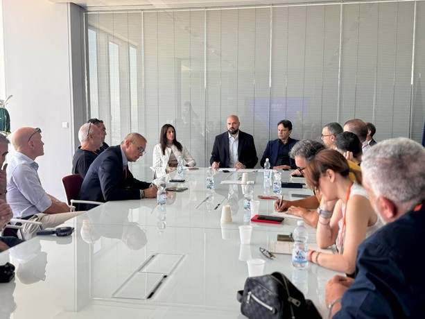 Automotive e componentistica, in Regione "debutta" il tavolo coi sindacati: "Difendere lavoratori e filiera" Automotive e componentistica, in Regione "debutta" il tavolo coi sindacati: "Difendere lavoratori e filiera"