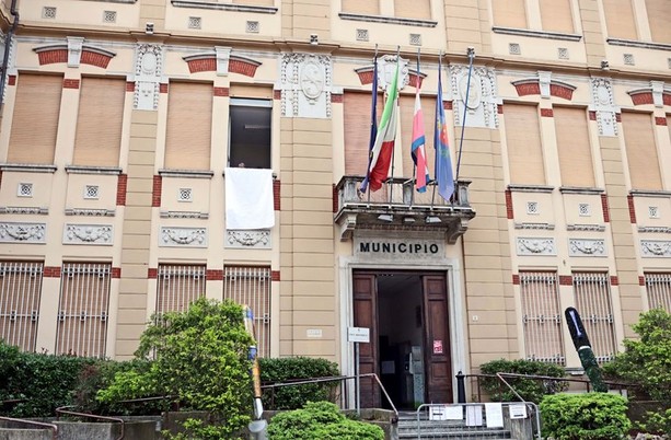 Strage di Capaci: un lenzuolo bianco per ricordare l'omicidio di Falcone, sua moglie ed i membri della sua scorta