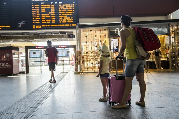 Venti di guerra e defezioni oltreoceano: il turismo piemontese sale su gomma e rotaia [VIDEO]