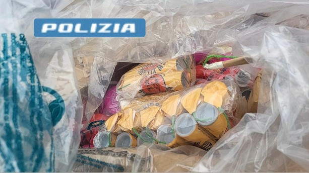 Trofarello, 120 chili di botti illegali trovati in casa: arrestato un 28enne