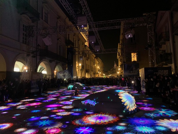 Si sono accese le luci di “Cuneo Provincia Futura” firmate dal designer Alessandro Marrazzo (FOTO E VIDEO)
