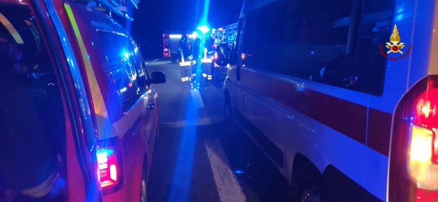 Incidente sull’A26, muore l’autista di un pullman. Almeno venti feriti
