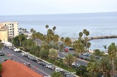 Sanremo, Federalberghi in allarme: “Più controlli notturni contro vandalismi e furti alle auto dei turisti sul lungomare”