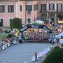 Stasera in centinaia corrono tra ville e giardini di Varese: ecco le strade chiuse e le info utili