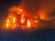 Incendio distrugge abitazione a Cherasco: mobilitati trenta vigili del fuoco con dieci automezzi [VIDEO]