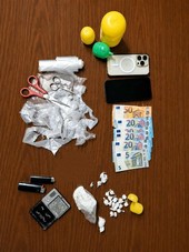 Spaccio di cocaina a Cherasco: fermato dai Carabinieri durante lo scambio, in casa nascondeva altri 75 grammi