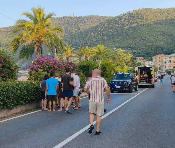 Noli, 12enne investito sulla via Aurelia: soccorsi mobilitati Noli, 12enne investito sulla via Aurelia: soccorsi mobilitati