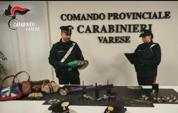 Inseguimento da film tra Cocquio e Besozzo: fermato dai carabinieri un 31enne albanese, il complice riesce a fuggire Inseguimento da film tra Cocquio e Besozzo: fermato dai carabinieri un 31enne albanese, il complice riesce a fuggire