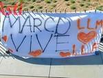 “Marco vive”: ad Asti uno striscione per ricordare il sedicenne vittima del tragico incidente stradale “Marco vive”: ad Asti uno striscione per ricordare il sedicenne vittima del tragico incidente stradale