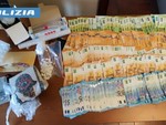 Blitz anti droga a Castelseprio, un arresto: la polizia sequestra quasi mezzo chilo di cocaina e 40mila euro in contanti Blitz anti droga a Castelseprio, un arresto: la polizia sequestra quasi mezzo chilo di cocaina e 40mila euro in contanti