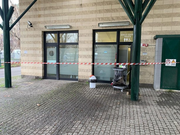 Parcheggio Caio Mario, 13 raid vandalici in un anno: ora il Comune chiude acqua e  bagni [FOTO]