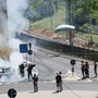 Auto in fiamme a Laveno Mombello, il conducente si mette in salvo in tempo