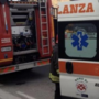 Si ribalta con l'auto in curva: paura a Gazzada Schianno per una donna di 76 anni