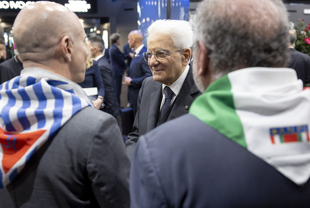 Liberi da ottant’anni. Il Presidente Sergio Mattarella al teatro Ivo Chiesa per il 25 Aprile: “A Genova si espresse e si affermò il respiro della libertà”