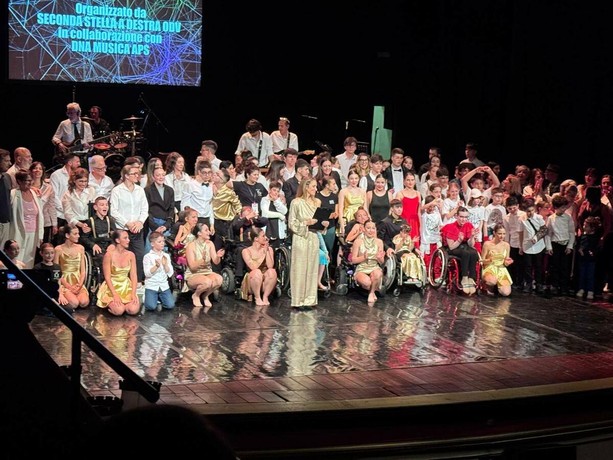 Savona, il successo di "Oltre il sipario il cuore", e arrivano i complimenti di Francesco Gabbani (VIDEO) Savona, il successo di "Oltre il sipario il cuore", e arrivano i complimenti di Francesco Gabbani (VIDEO)