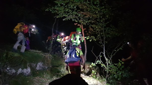 Cercatrice di funghi trovata senza vita nei boschi