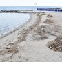 Sanremo: spiagge invase da legname e detriti dopo la mareggiata di Pasqua, i gestori non sanno come fare (Foto)