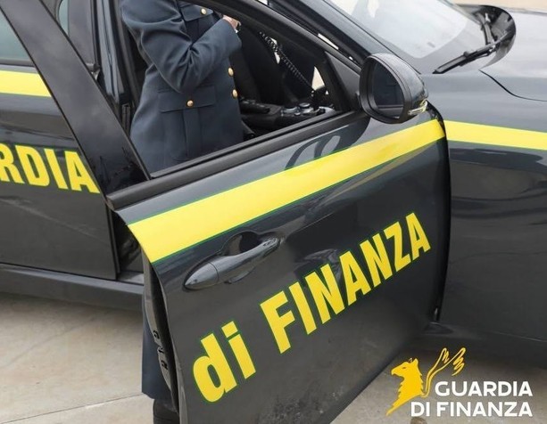 False attestazioni sugli esami di idoneità, arriva la Finanza: indagato il rappresentante di un istituto scolastico False attestazioni sugli esami di idoneità, arriva la Finanza: indagato il rappresentante di un istituto scolastico