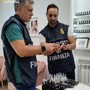 Vendeva prodotti per la cura della persona contenenti sostanze cancerogene: denunciato un imprenditore