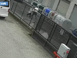 Tenta di rapinare un'anziana di 94 anni a Barriera di Milano: arrestato un 35enne