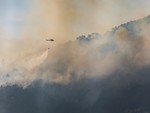San Romolo, l'incendio non è ancora domato: richiesto anche l'intervento del Canadair (Foto) San Romolo, l'incendio non è ancora domato: richiesto anche l'intervento del Canadair (Foto)