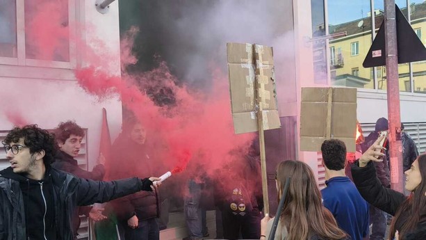 Torino for Gaza assalta la sede de La Stampa e Repubblica [VIDEO]