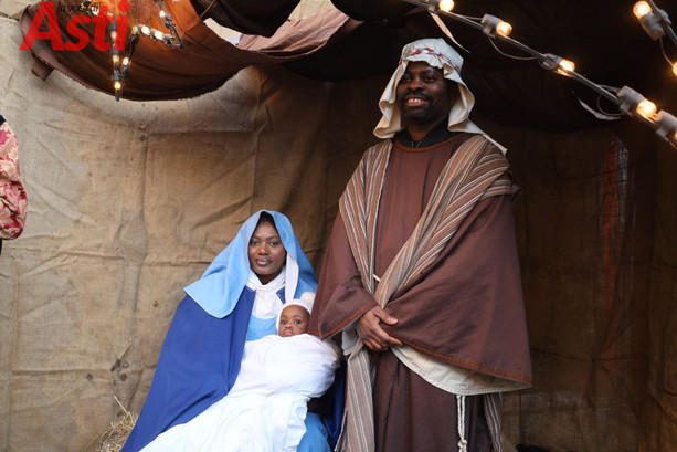 Asti si trasforma in Betlemme: la tradizione del presepe vivente coinvolge la città in un viaggio nel tempo [FOTO E VIDEO]