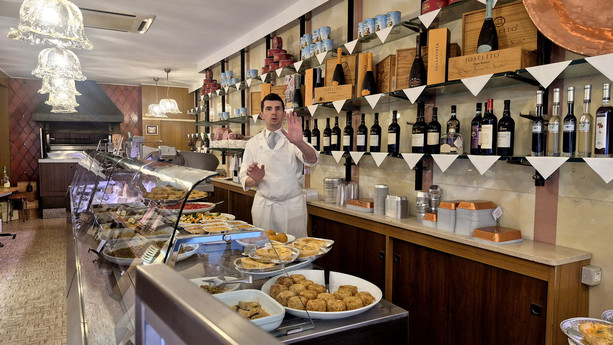 Signori, si chiude: addio Gastronomia del Corso. Se ne va un pezzo di storia varesina Signori, si chiude: addio Gastronomia del Corso. Se ne va un pezzo di storia varesina