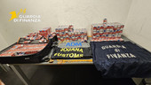 Malpensa, il ritorno degli "spalloni". La Finanza sequestra oltre 2.500 stecche di sigarette e 160 chili di melassa Malpensa, il ritorno degli "spalloni". La Finanza sequestra oltre 2.500 stecche di sigarette e 160 chili di melassa
