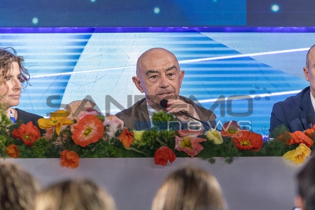 Festival di Sanremo, il sindaco Mager promuove la prima serata: "Forse troppe 30 canzoni ma Conti ha trovato il giusto equilibrio" Festival di Sanremo, il sindaco Mager promuove la prima serata: "Forse troppe 30 canzoni ma Conti ha trovato il giusto equilibrio"