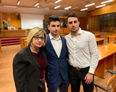 Uccise il padre violento per difendere la madre, definitiva l'assoluzione per Alex Cotoia Uccise il padre violento per difendere la madre, definitiva l'assoluzione per Alex Cotoia