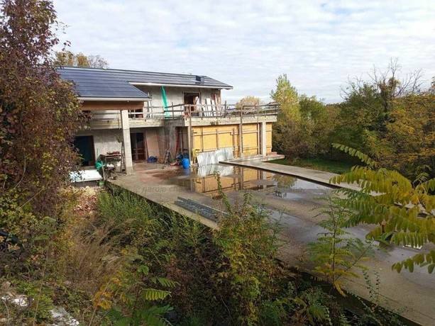 Notte di sangue e paura a Santa Croce di Vignolo: 24enne aggredito da quattro malviventi che rubano ingente quantitativo di canapa legale Notte di sangue e paura a Santa Croce di Vignolo: 24enne aggredito da quattro malviventi che rubano ingente quantitativo di canapa legale