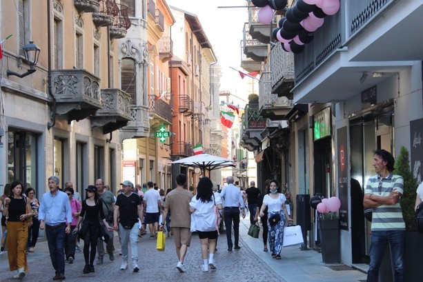 Ad Alba controlli rafforzati su alcol ai minorenni e locali: “La sicurezza si costruisce insieme” Ad Alba controlli rafforzati su alcol ai minorenni e locali: “La sicurezza si costruisce insieme”