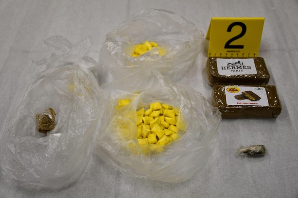Spaccio in pieno centro a Cuneo, nascondeva droga nell’auto a noleggio pronta per la consegna ai clienti