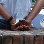 Ubriachi, si divertivano a vandalizzare e a derubare le auto in sosta: arrestati