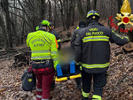 Cade dalla bici in un sentiero nei boschi di Vergiate, 62enne salvato da Soccorso Alpino e Vigili del Fuoco
