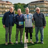 Calcio | Pietra Ligure, omaggio a Vernice prima del Busalla: per il portiere 100 presenze in biancoceleste Calcio | Pietra Ligure, omaggio a Vernice prima del Busalla: per il portiere 100 presenze in biancoceleste